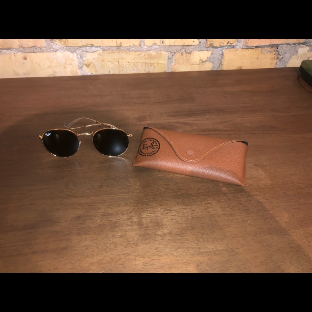 RayBan sunglasses w/ flaw